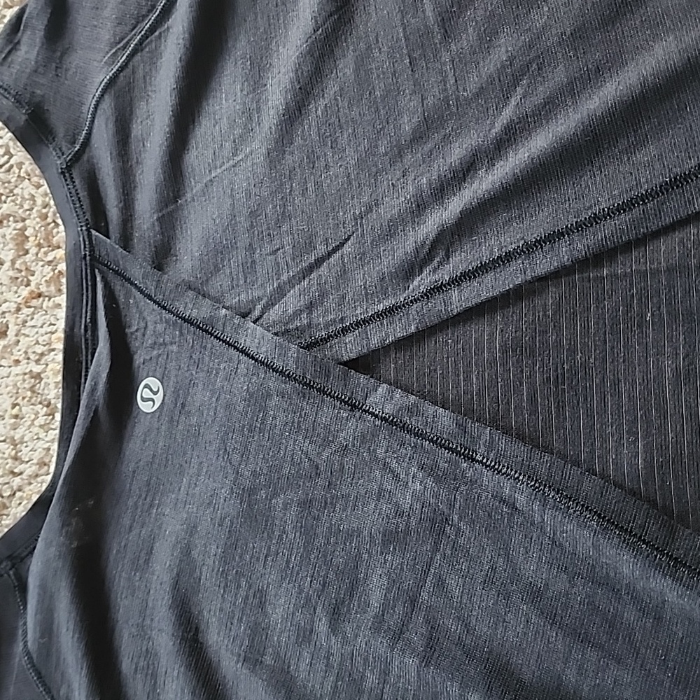 Lululemon split back top - Picture 2 of 3